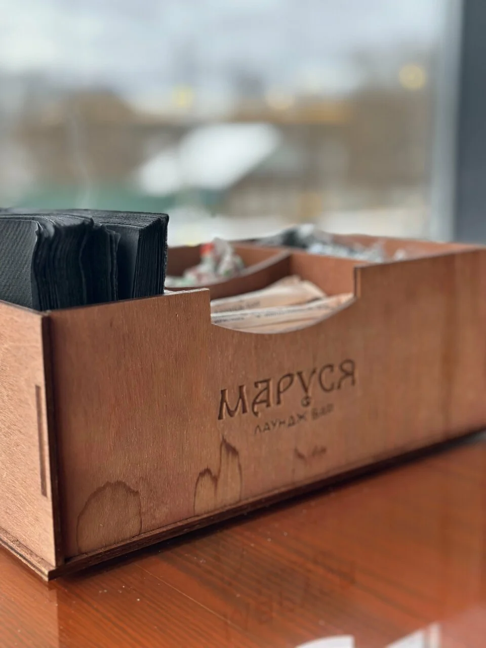 Гости и интерьер лаунжа Маруся